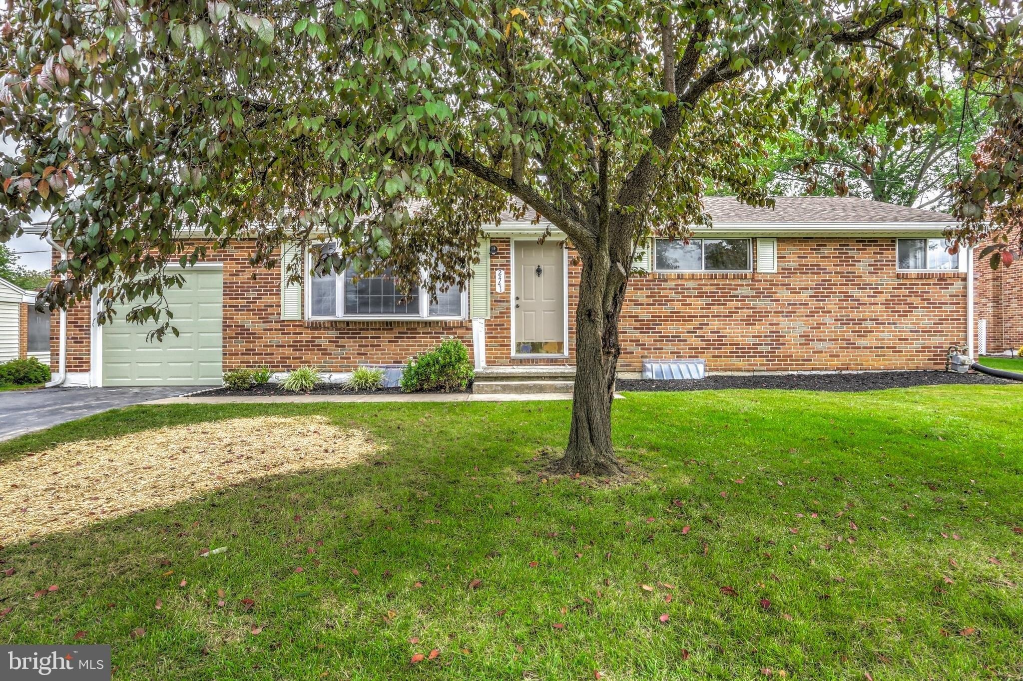 Brookside Ln, York, PA 17402