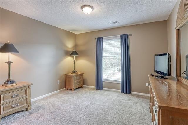 Rosehill Ln, Overland Park, KS 66221