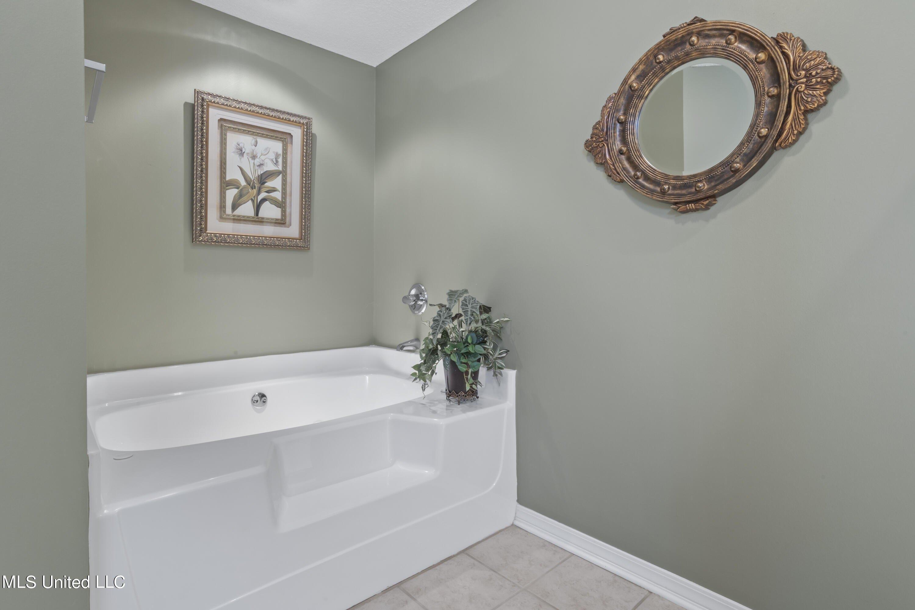 Shadow Wood Dr, Ocean Springs, MS 39564