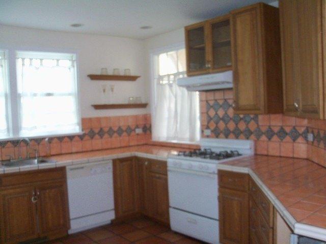 N Ash St, Waukegan, IL 60085