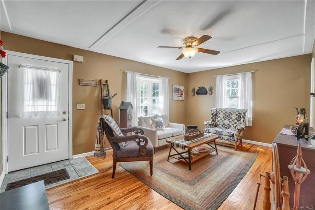 Chestnut Dr, New Windsor, NY 12553