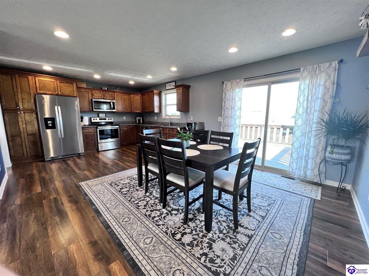 Reins Ct, Elizabethtown, KY 42701