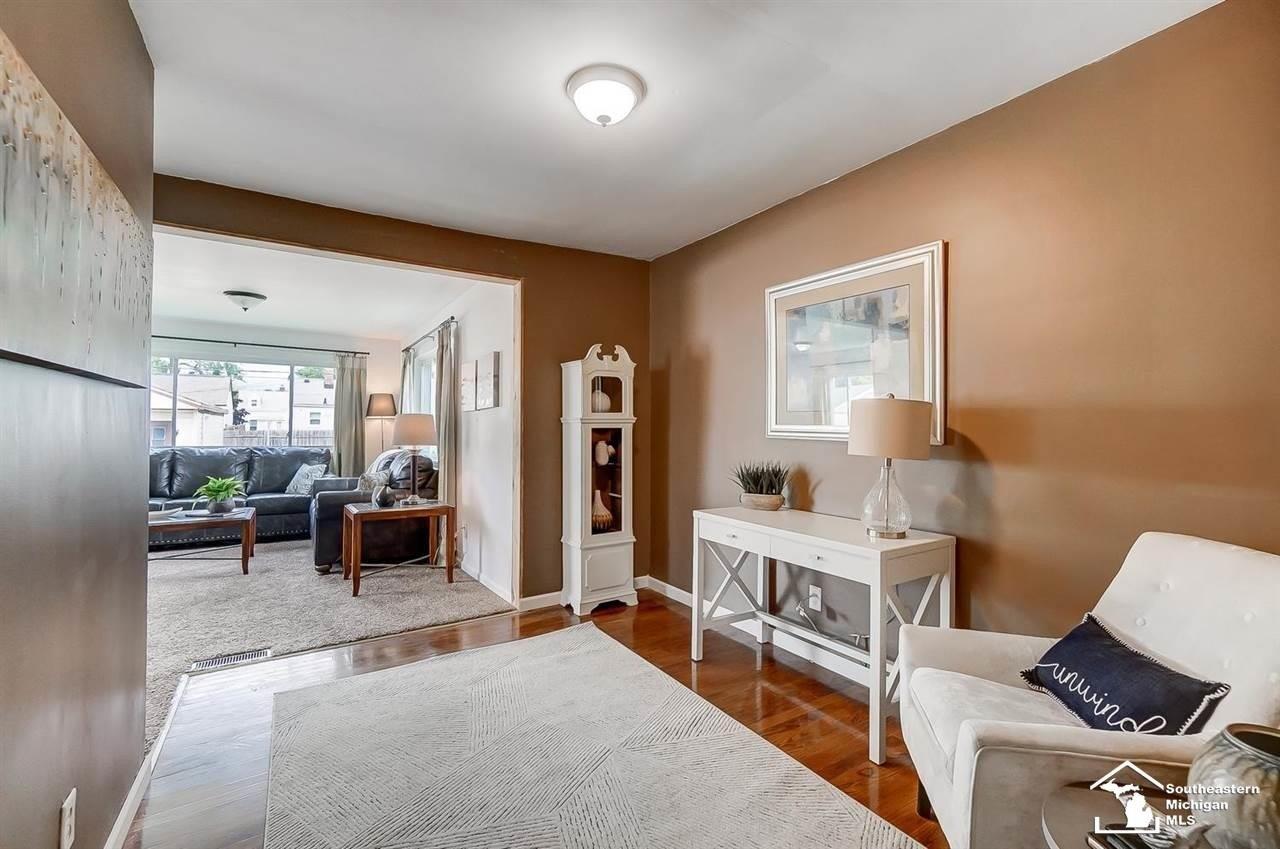 Smith St, Riverview, MI 48193