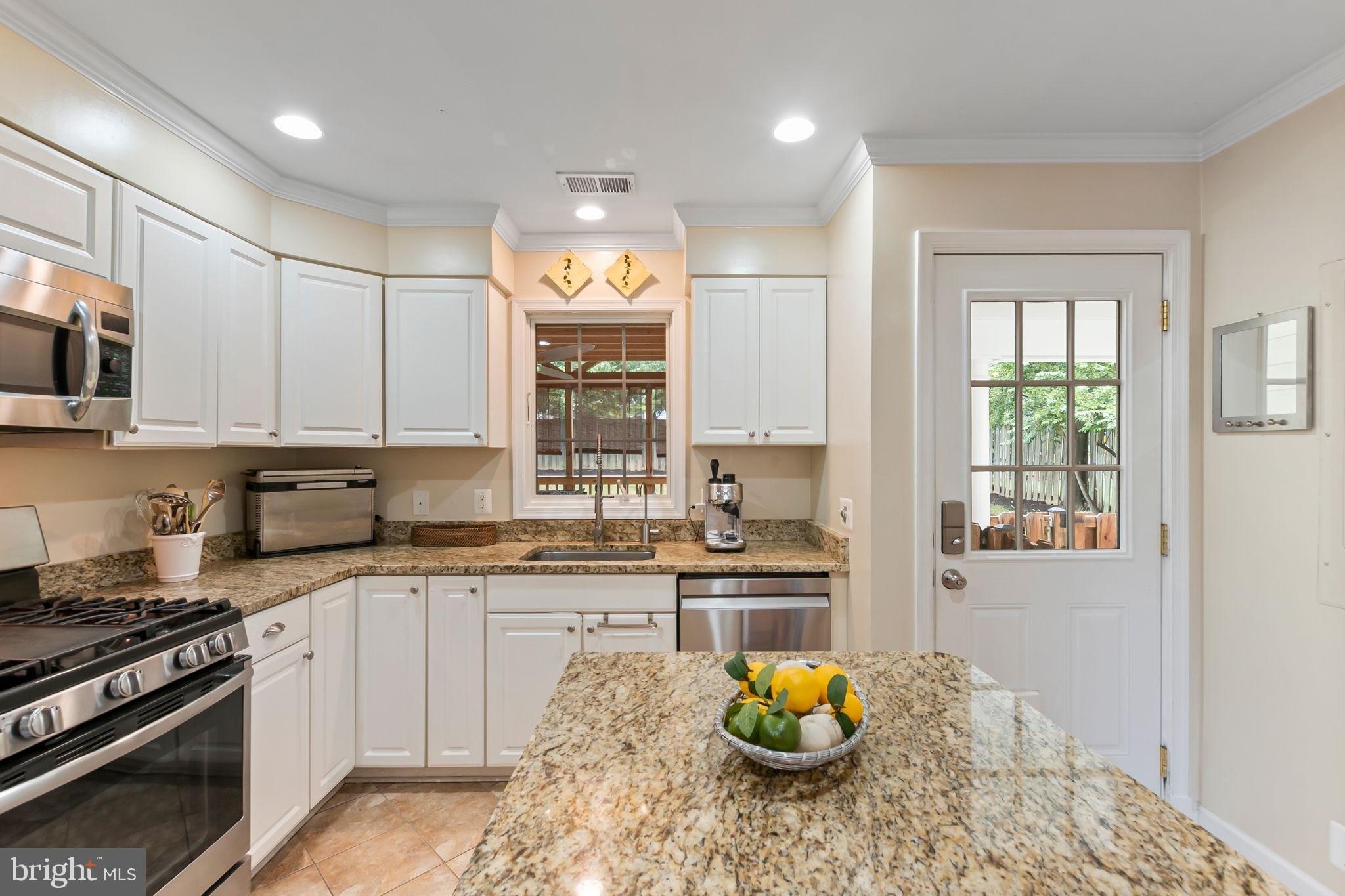 Cavalier Dr, Alexandria, VA 22307