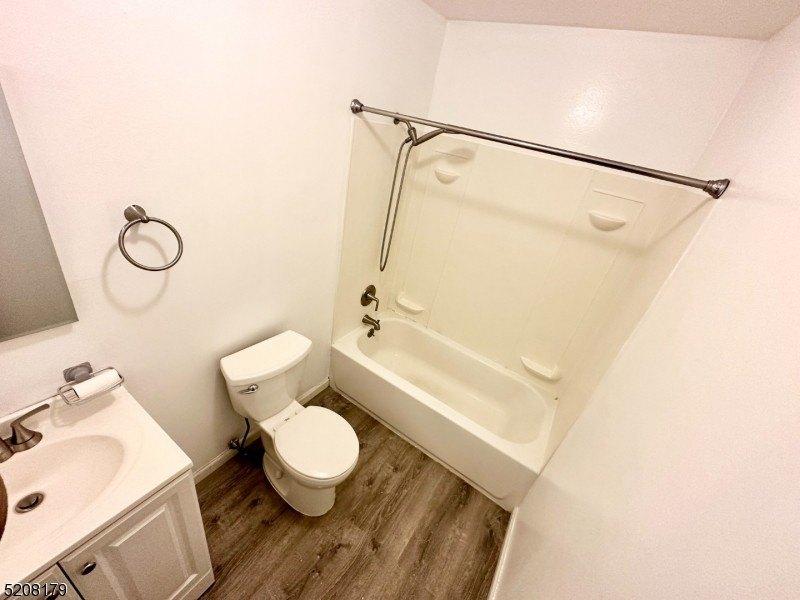 Silver Ct, Hamilton Square, NJ 08690