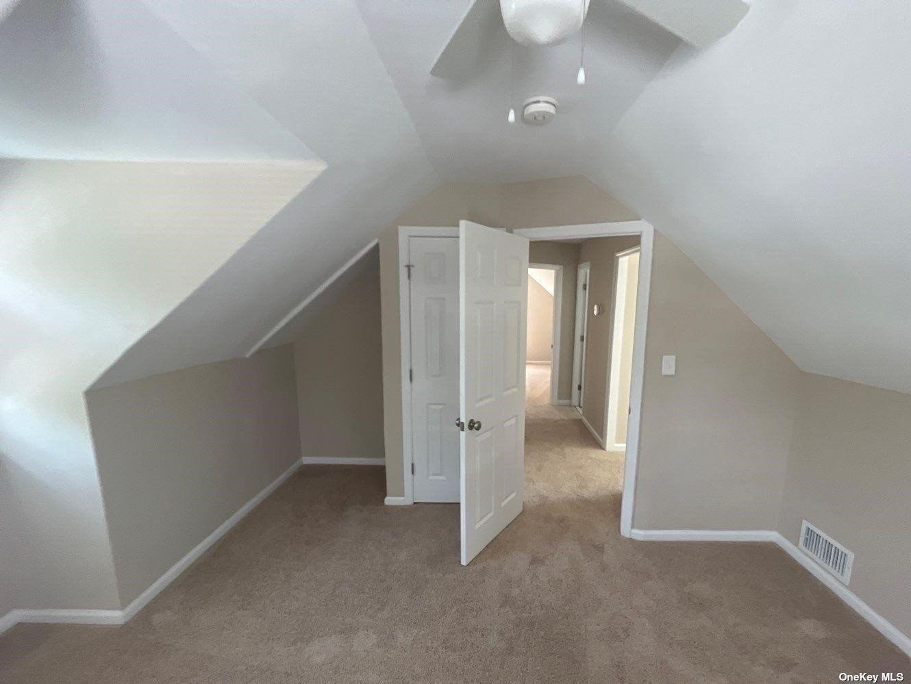 Rockledge Dr, Shirley, NY 11967