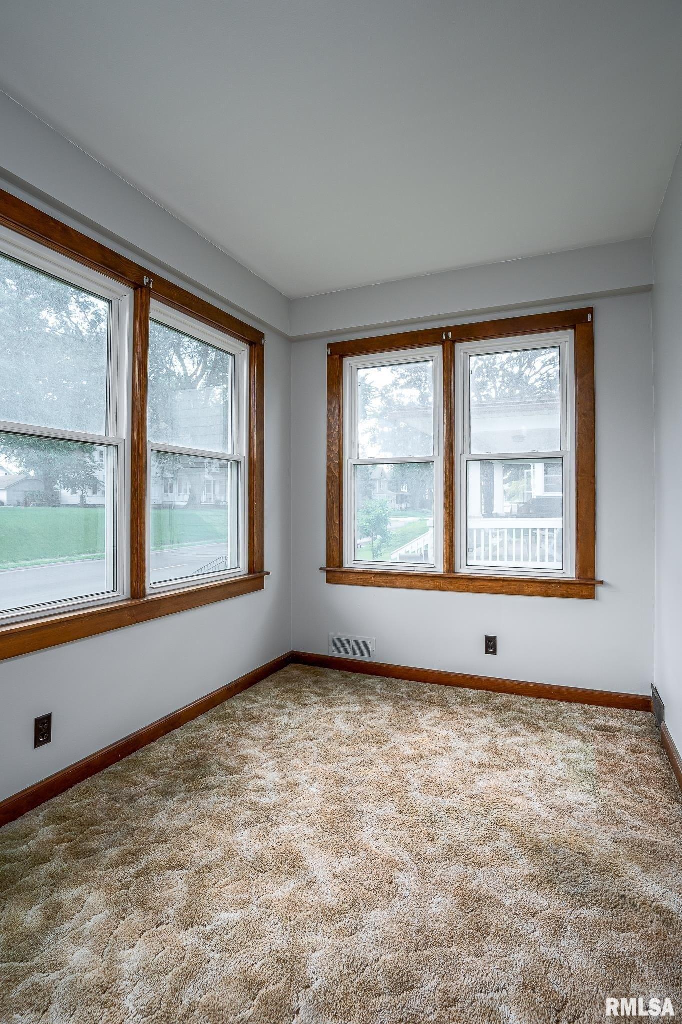 N Marquette St, Davenport, IA 52804