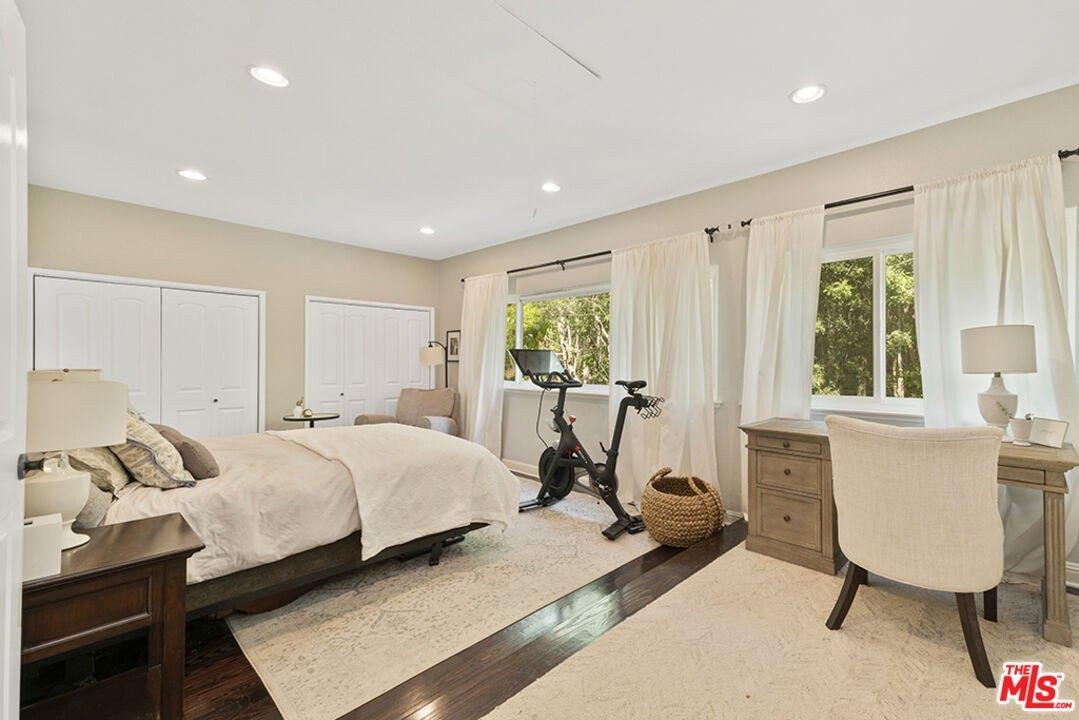 Woodwardia Dr, Los Angeles, CA 90077