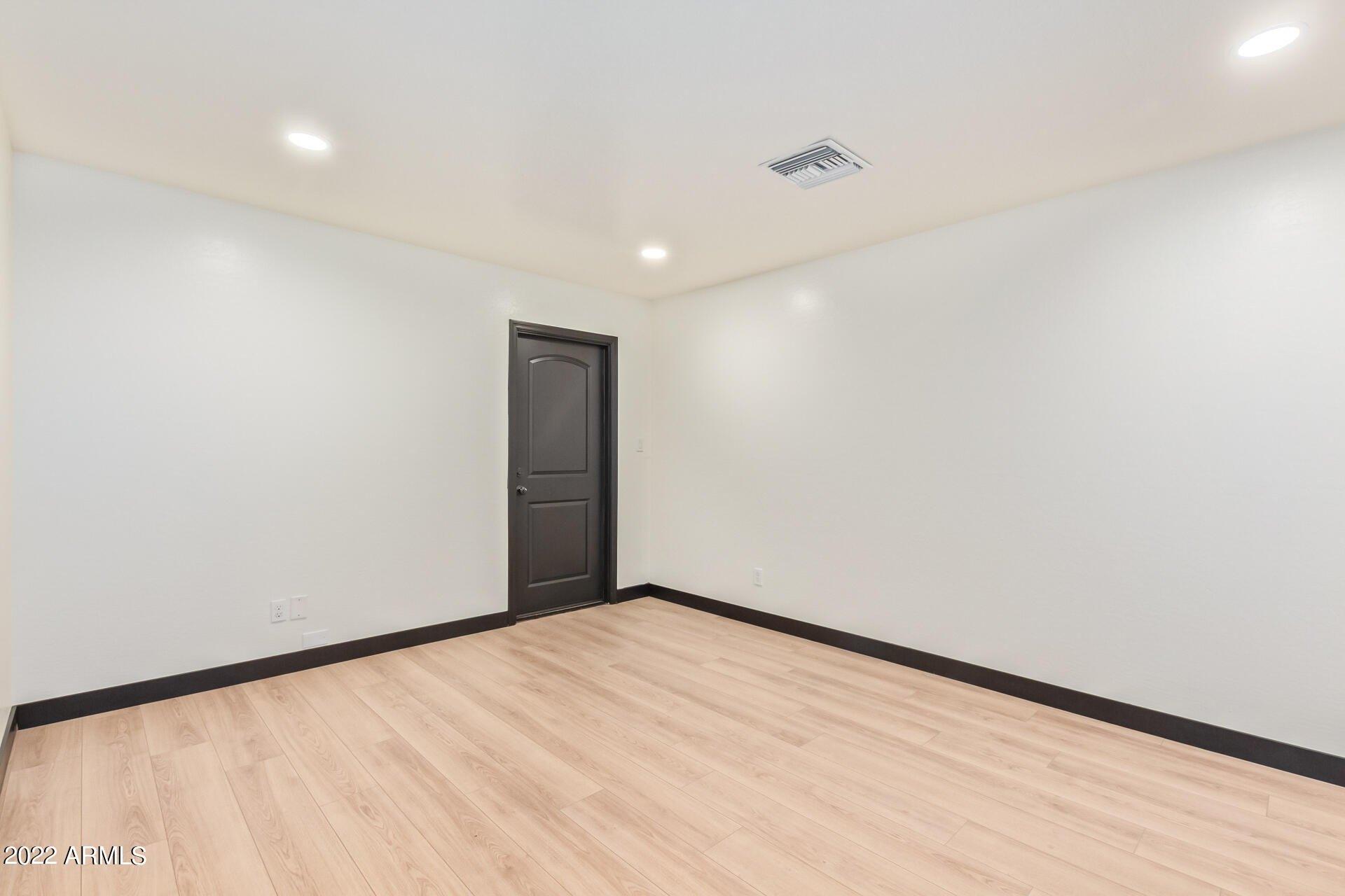 W Loma Ln, Phoenix, AZ 85051