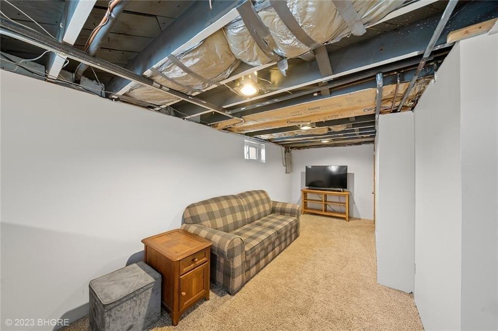 Cambridge St, Des Moines, IA 50313