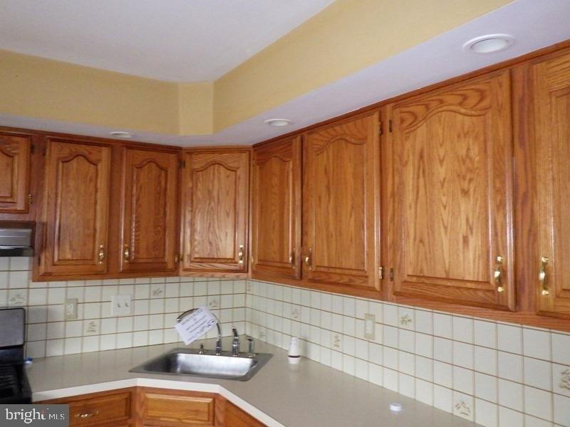 Williamsburg Dr, Broomall, PA 19008