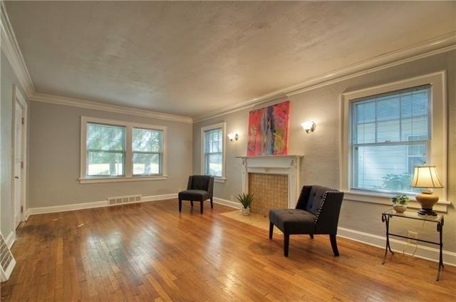 Grand Ave, Kansas City, MO 64114