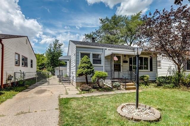 Hillock Ave, Warren, MI 48089