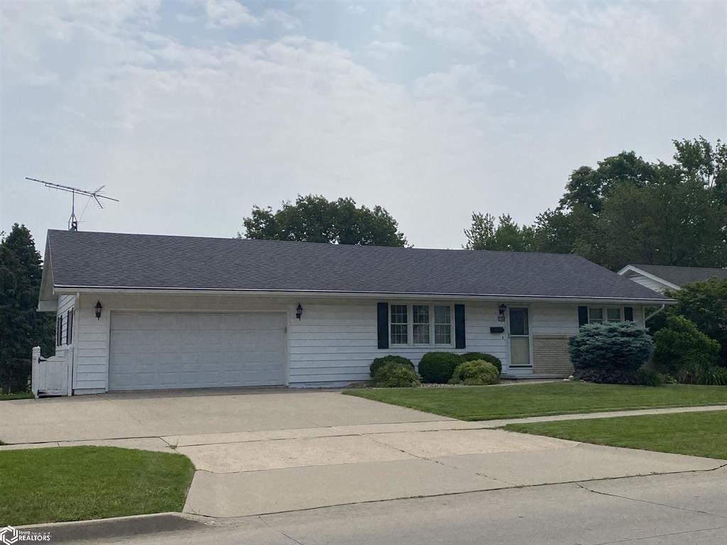 S 3rd Ave, Marshalltown, IA 50158