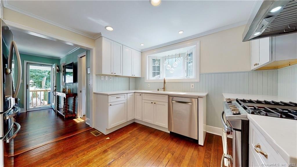 Helen St, Fairfield, CT 06824
