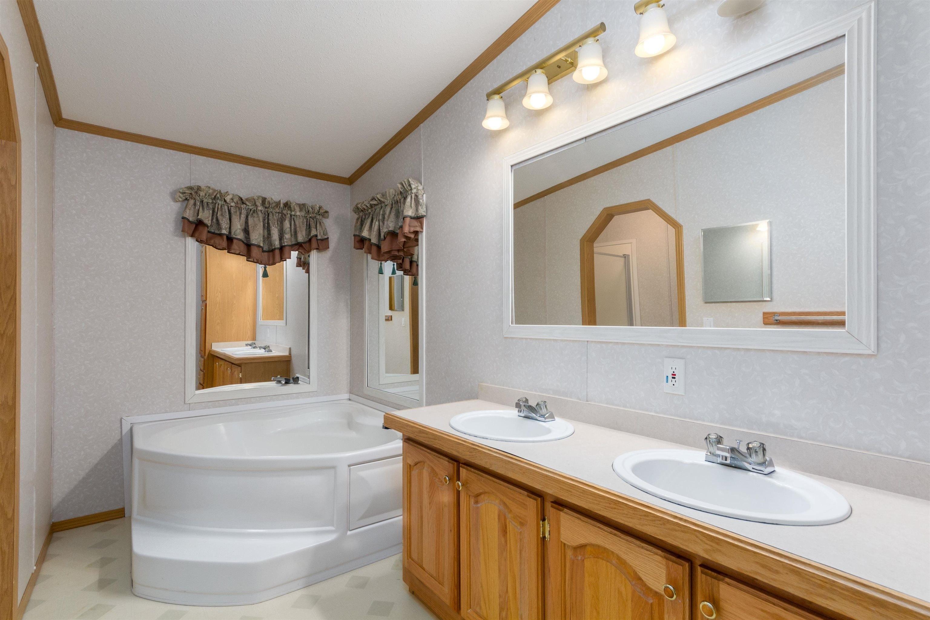 Saint Cyr Ln, Hinesburg, VT 05461