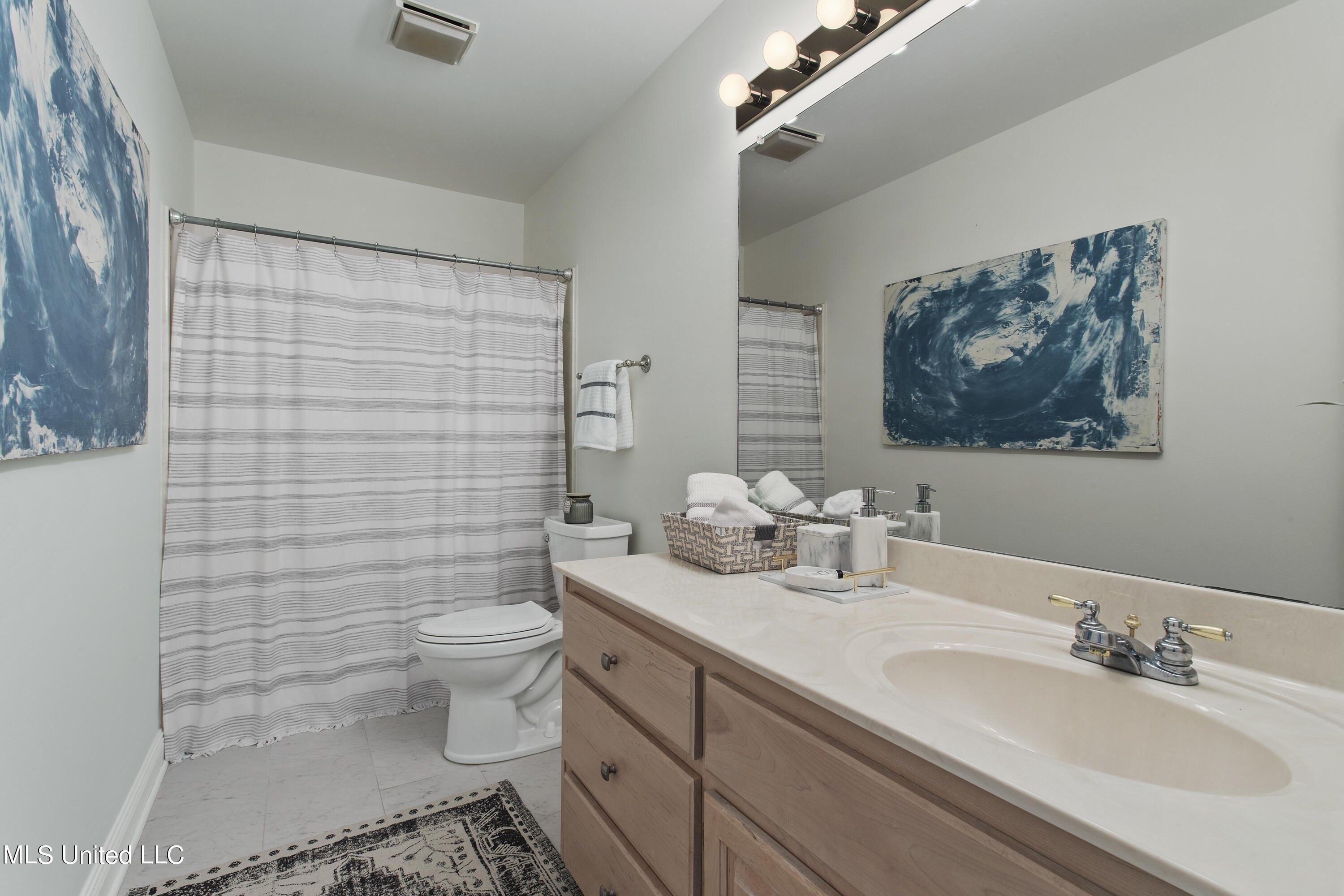 Dunsinane St, Ocean Springs, MS 39564