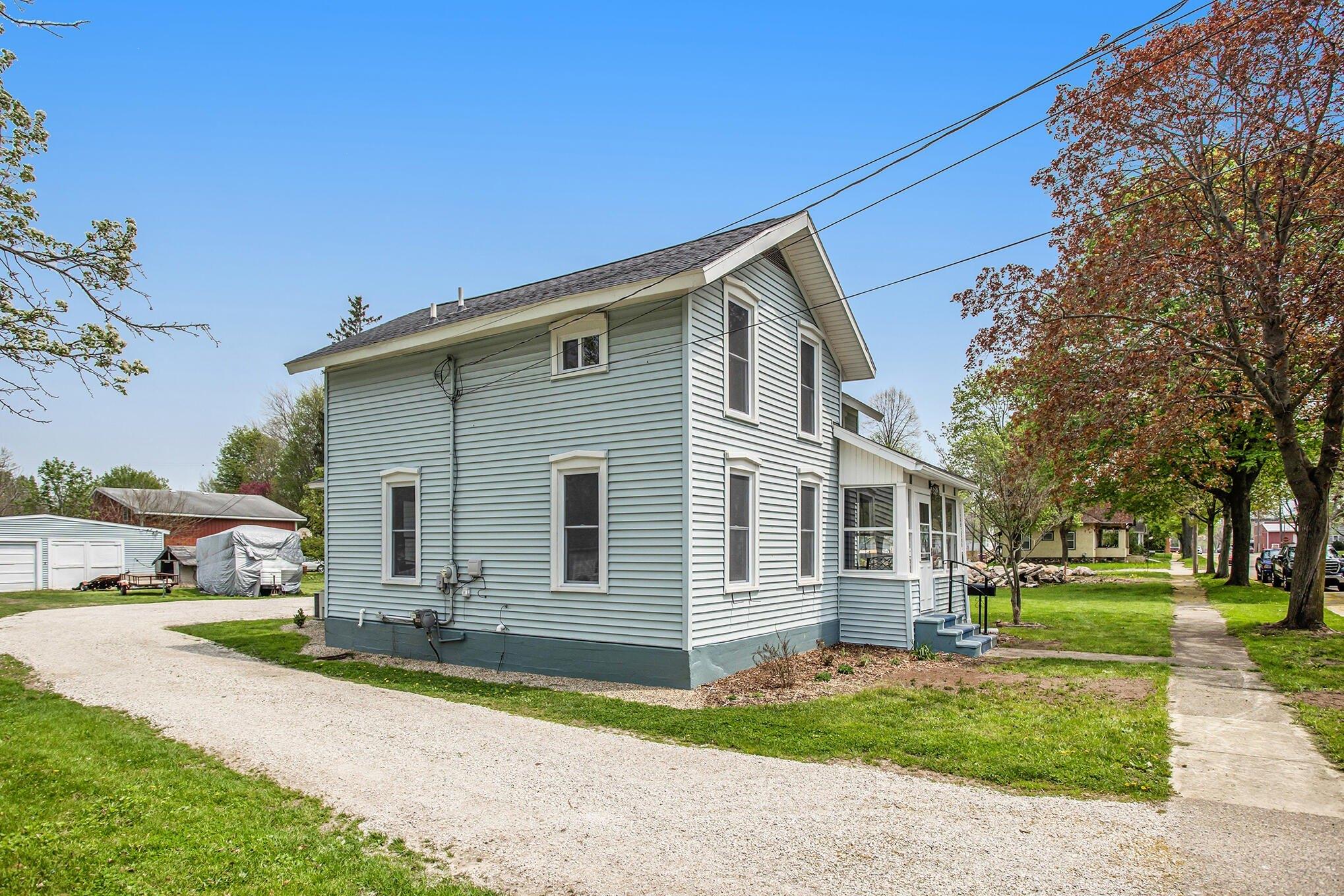 W Jackson St, Bellevue, MI 49021