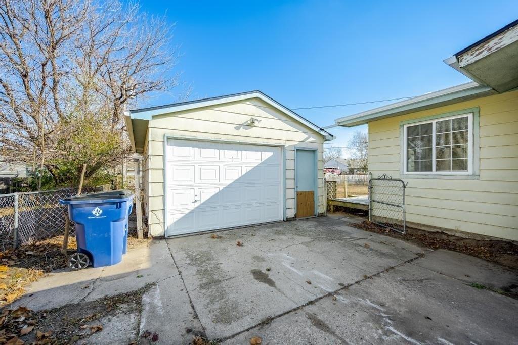 S Vine Ave, Wichita, KS 67217