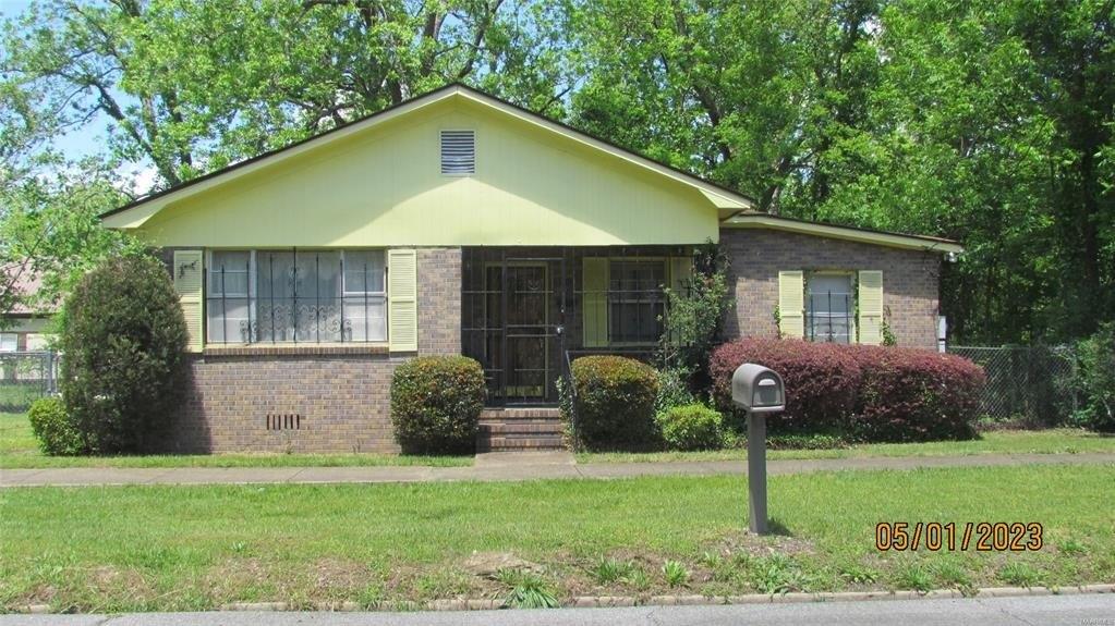 1st Ave, Selma, AL 36703