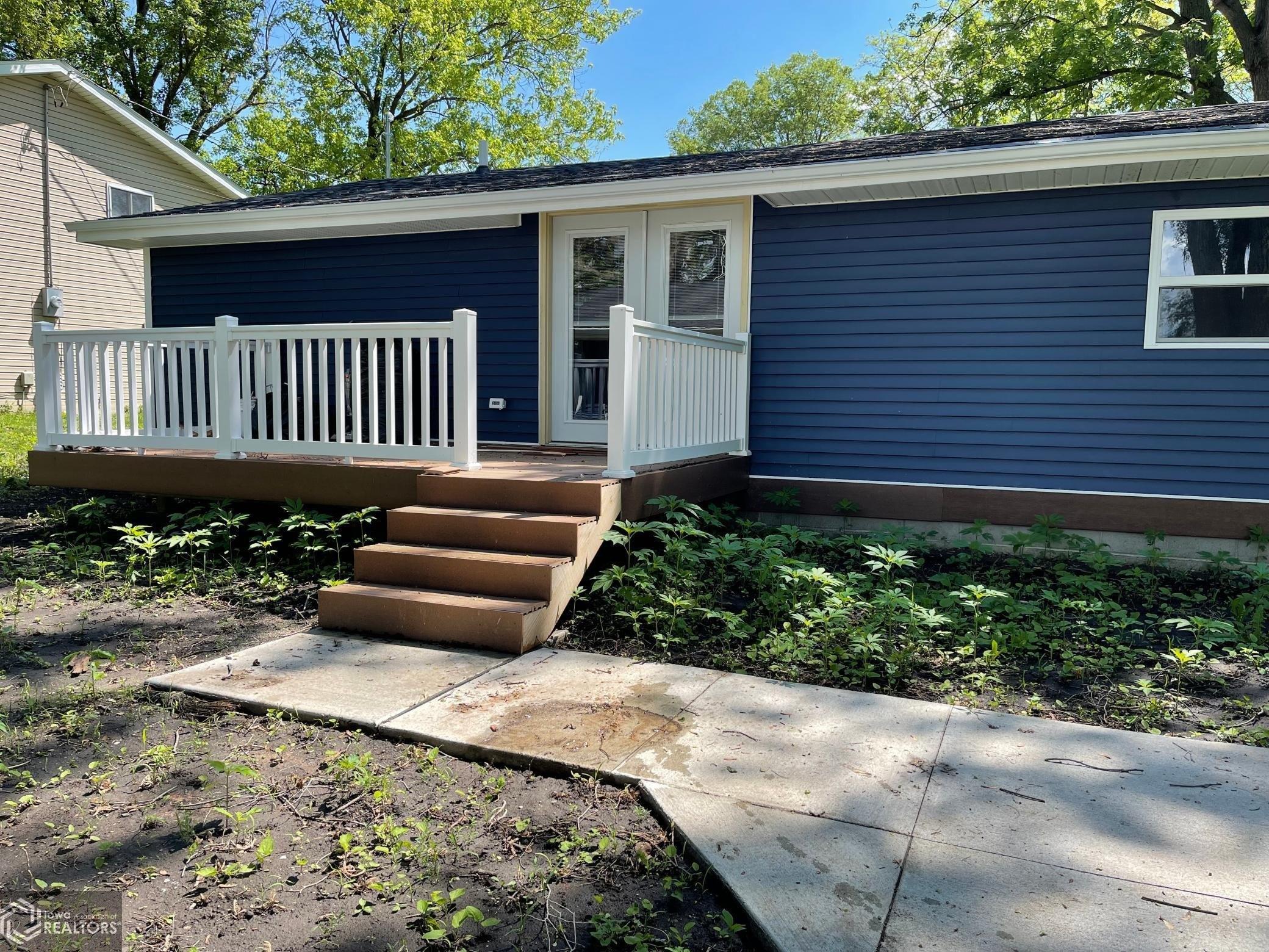 S Coolidge Ave, Mason City, IA 50401