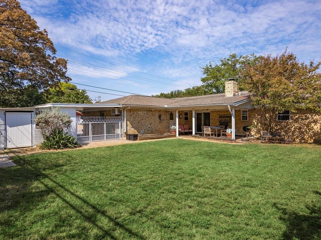 W Redbud Dr, Hurst, TX 76053