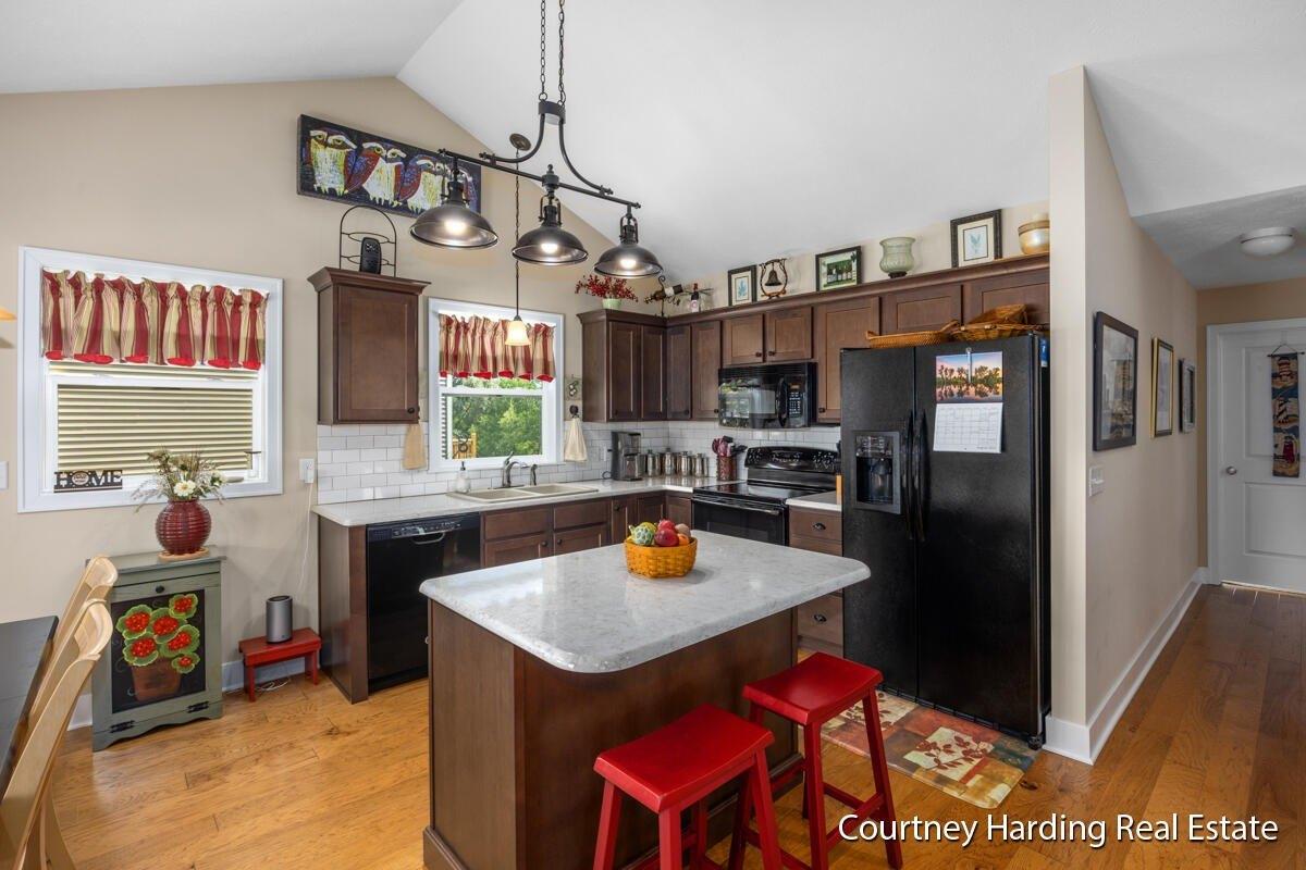 Cobblestone Way Dr Se, Byron Center, MI 49315