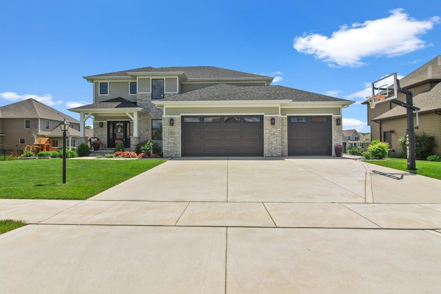 Sylvia Ln, Crown Point, IN 46307