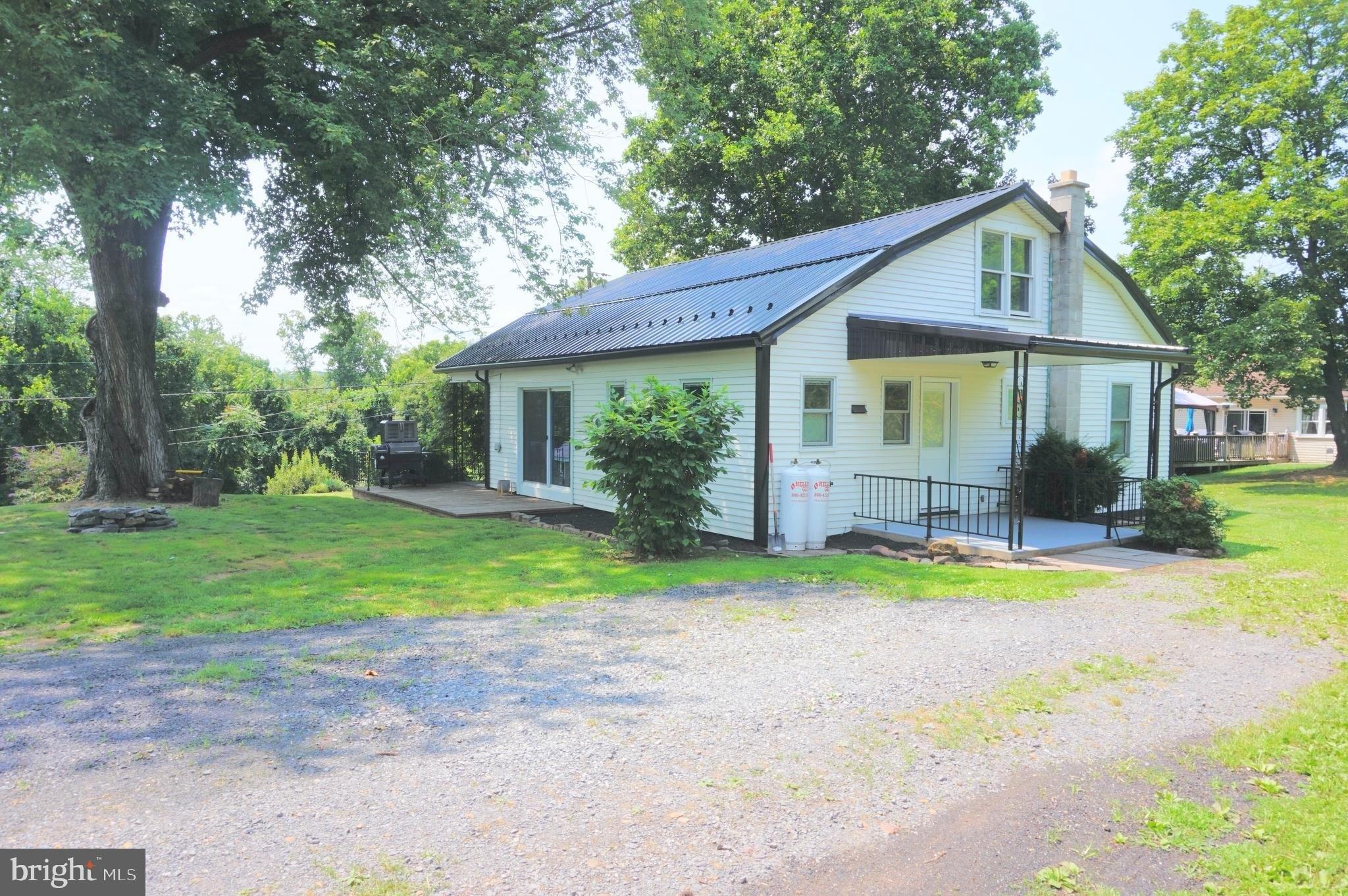 N Elmer Ave, Halifax, PA 17032