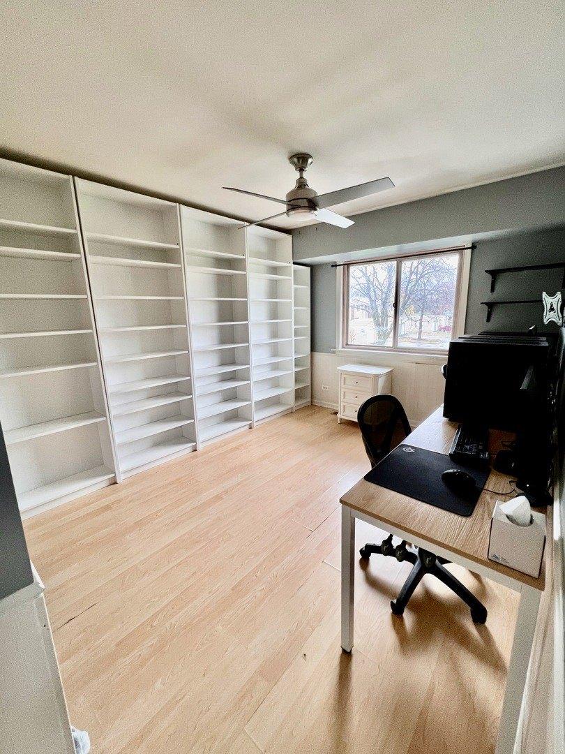 Cascade Dr, Aurora, IL 60506