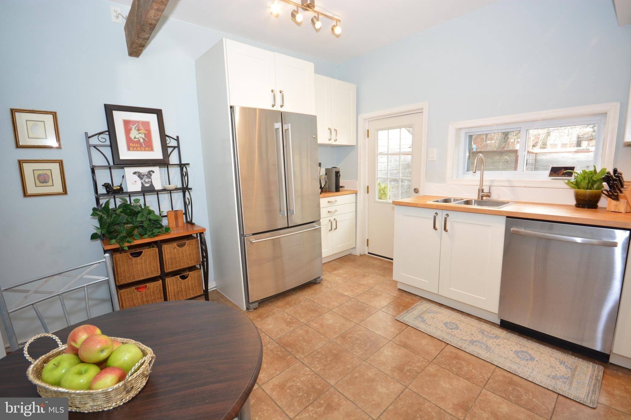 W Thompson St, Philadelphia, PA 19121