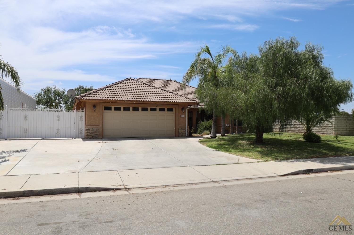 Via Del Mar, Bakersfield, CA 93307