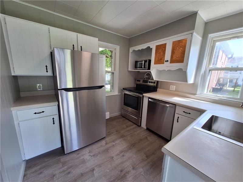 N Oliver Ave, Zelienople, PA 16063