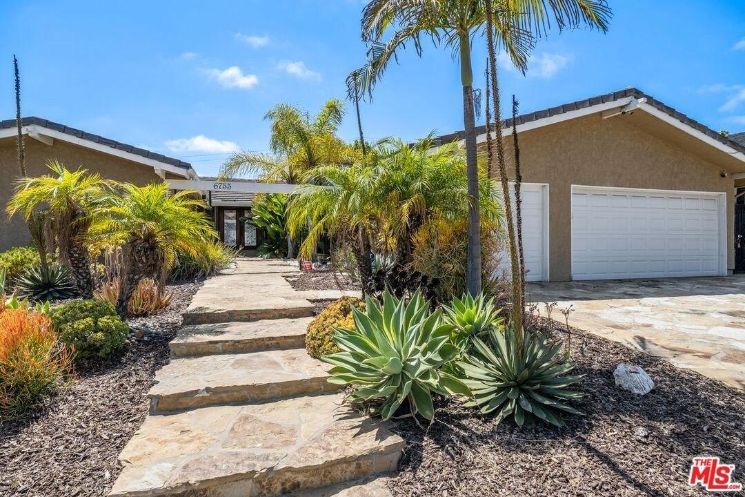 S Garth Ave, Los Angeles, CA 90056