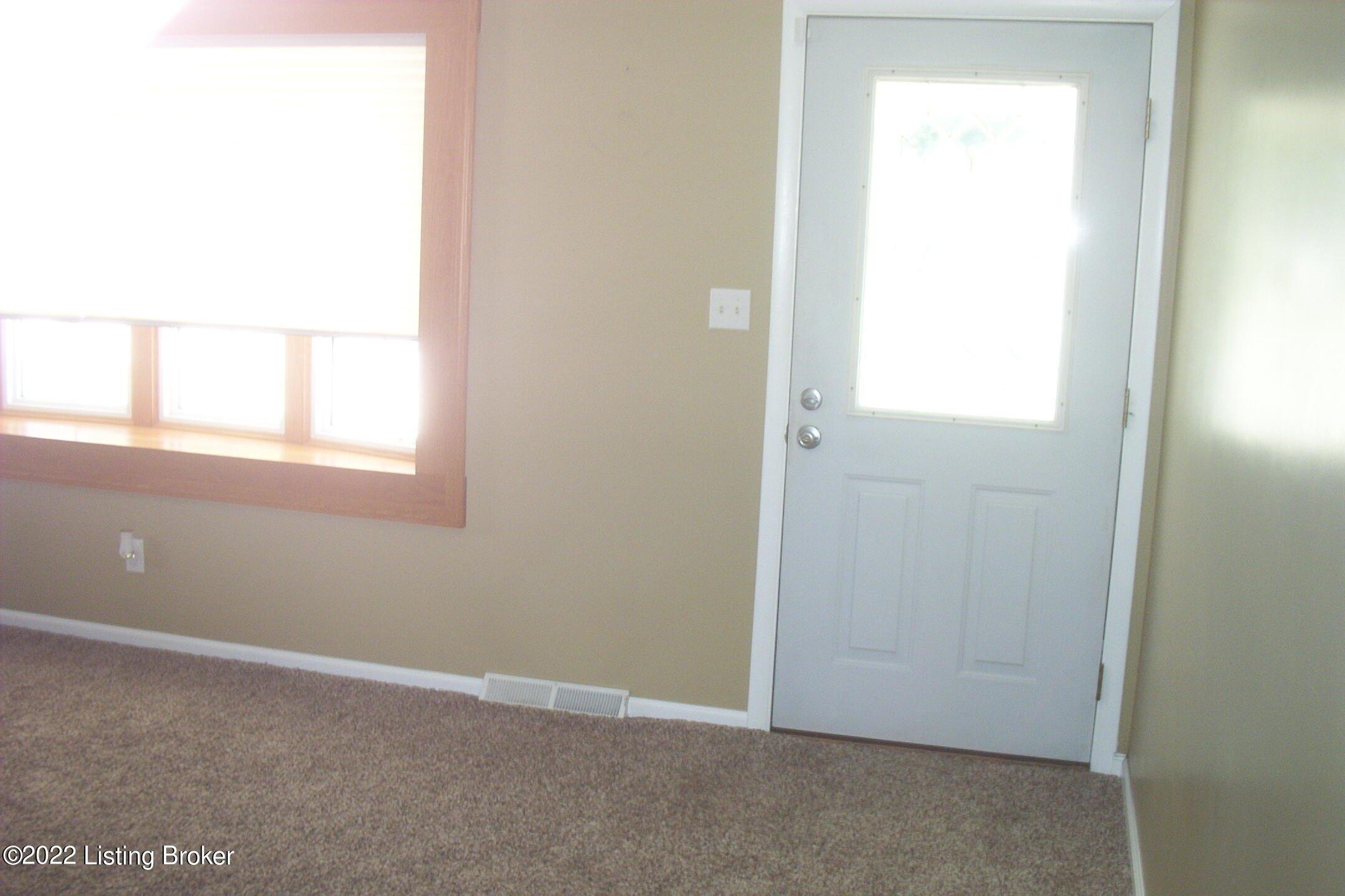 Columbine Dr, Louisville, KY 40258