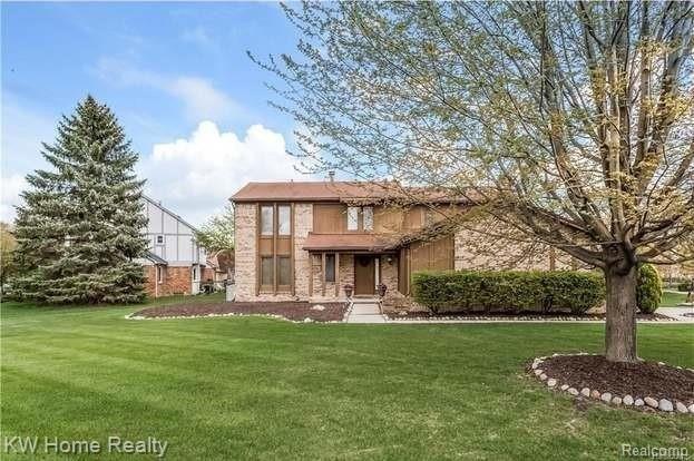 Walnut Ln, Farmington Hills, MI 48334