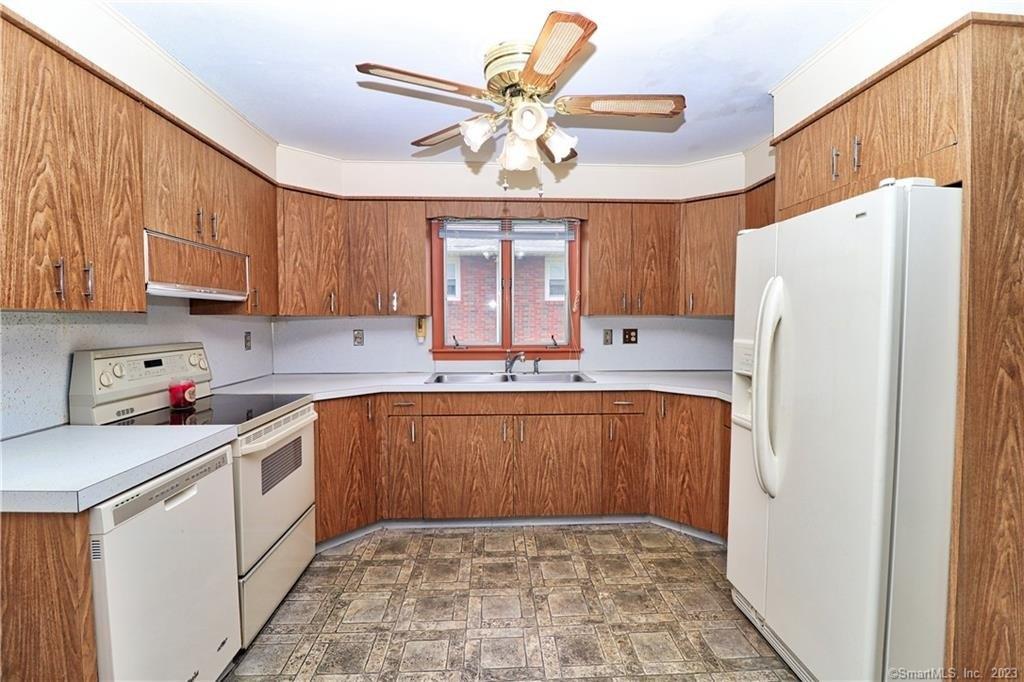 Cheryl Dr, Waterbury, CT 06708