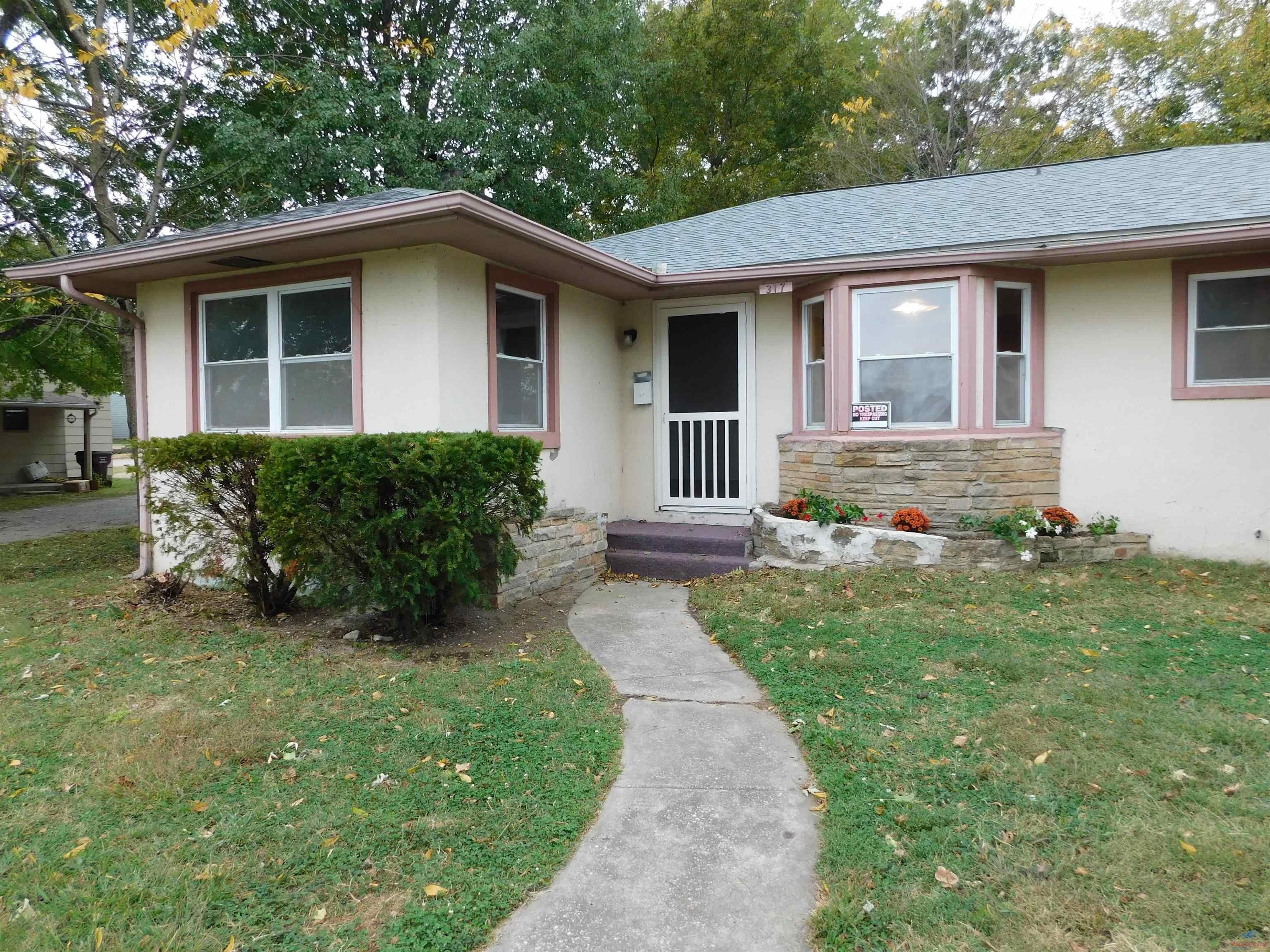 S 6th St, Clinton, MO 64735