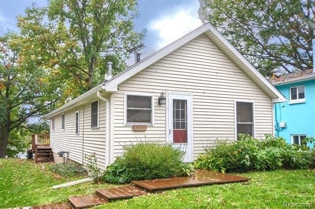 Hunt Rd, Lapeer, MI 48446