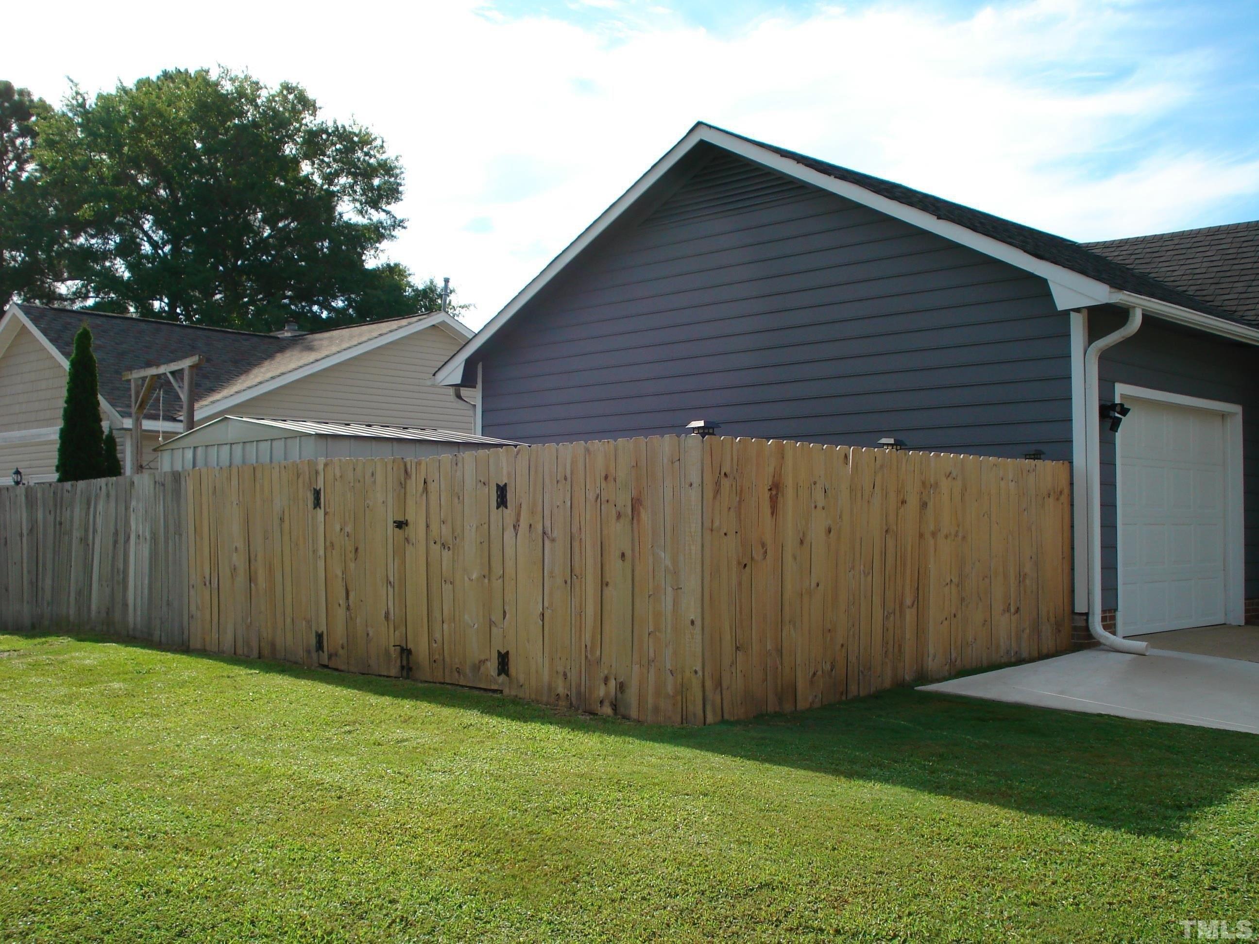 Applewhite Rd, Fayetteville, NC 28304