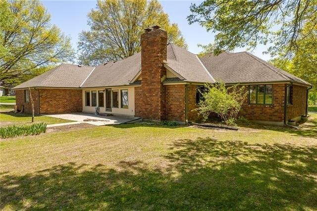 June St, Excelsior Springs, MO 64024