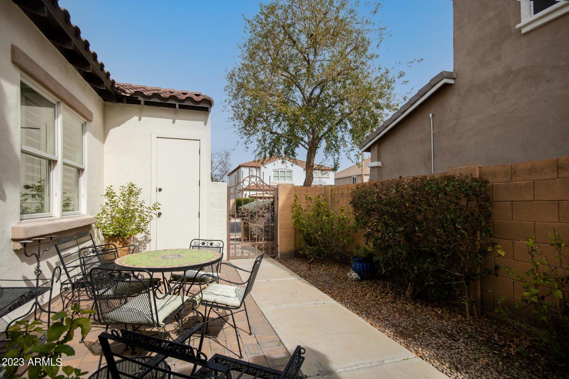 E Honeysuckle Pl, Chandler, AZ 85286