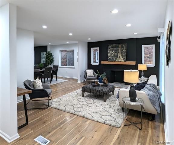 Roselawn St, Detroit, MI 48221