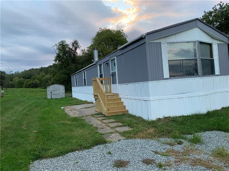 Dancer Ln, Jeannette, PA 15644