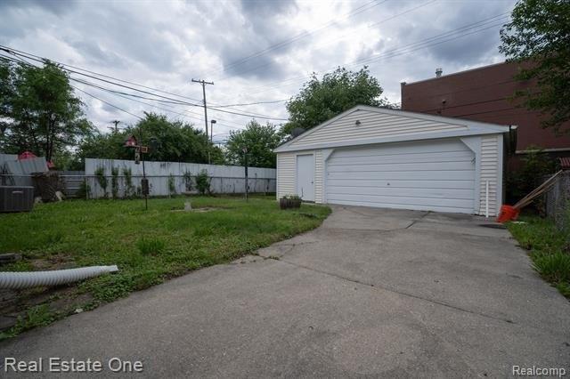 Mcdowell St, Ferndale, MI 48220