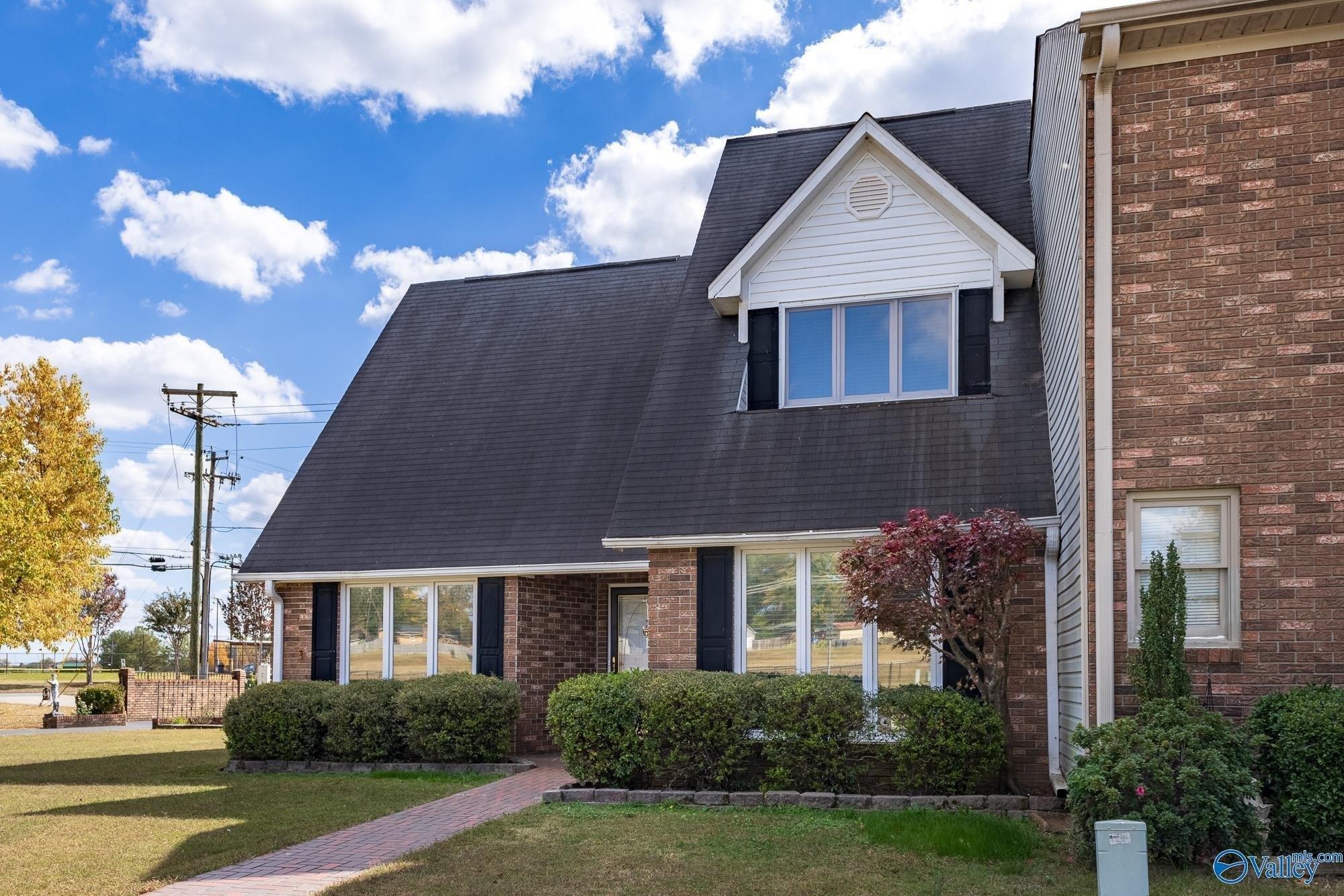 Springview St Sw, Decatur, AL 35601