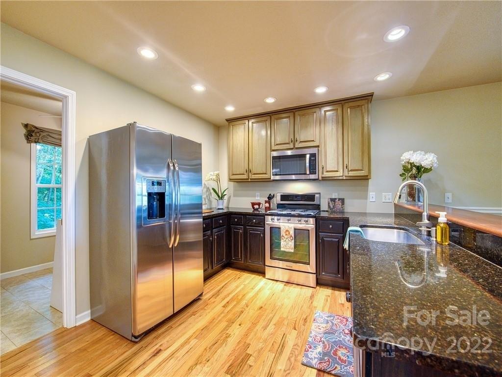 Presidential Dr, Waynesville, NC 28786