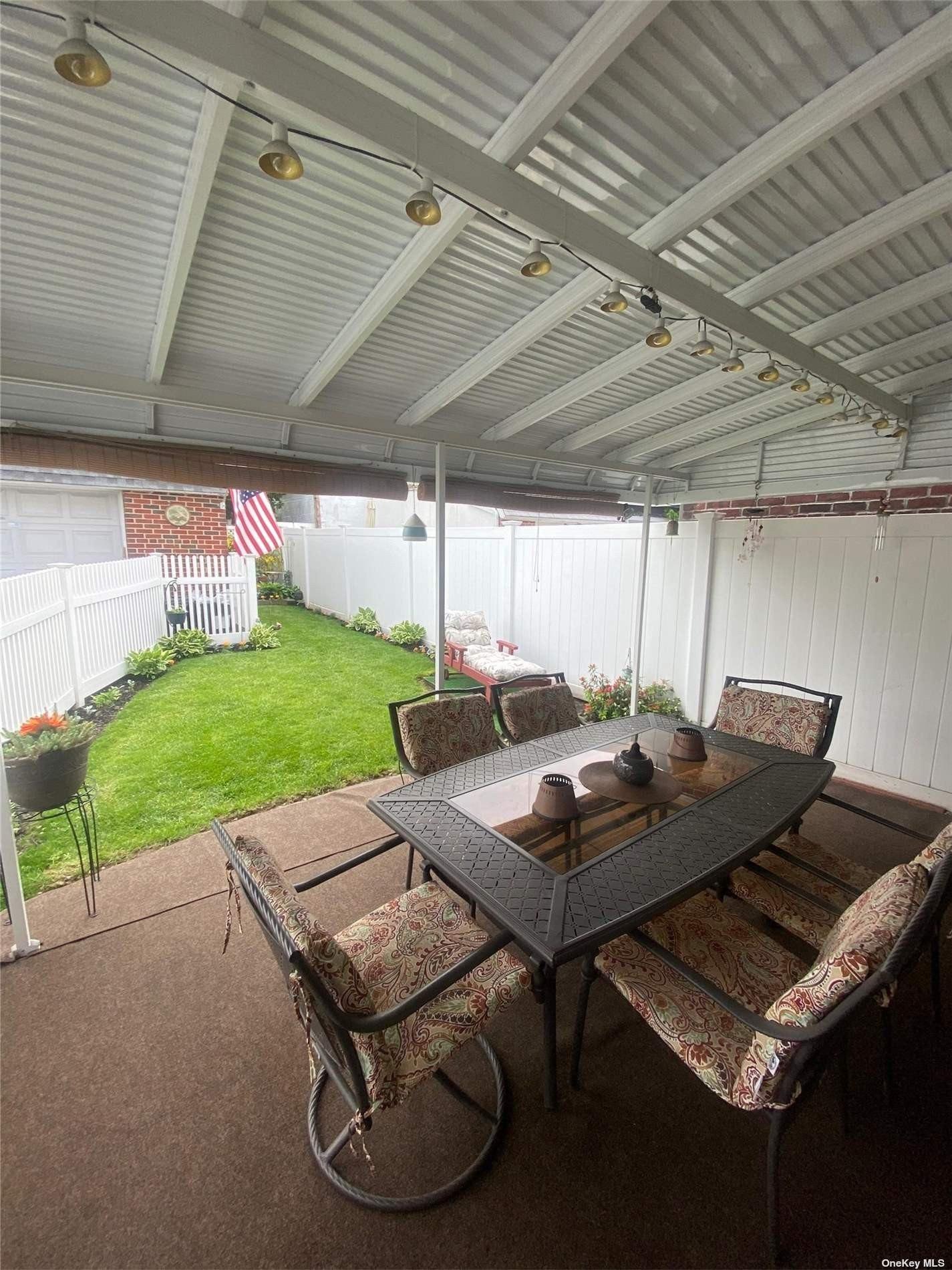 85th St, Glendale, NY 11385