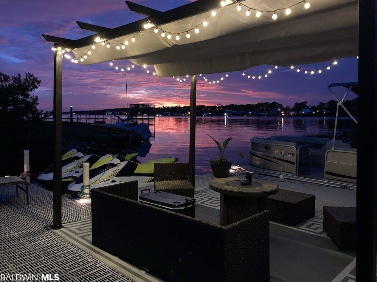 W 8th Ave, Gulf Shores, AL 36542