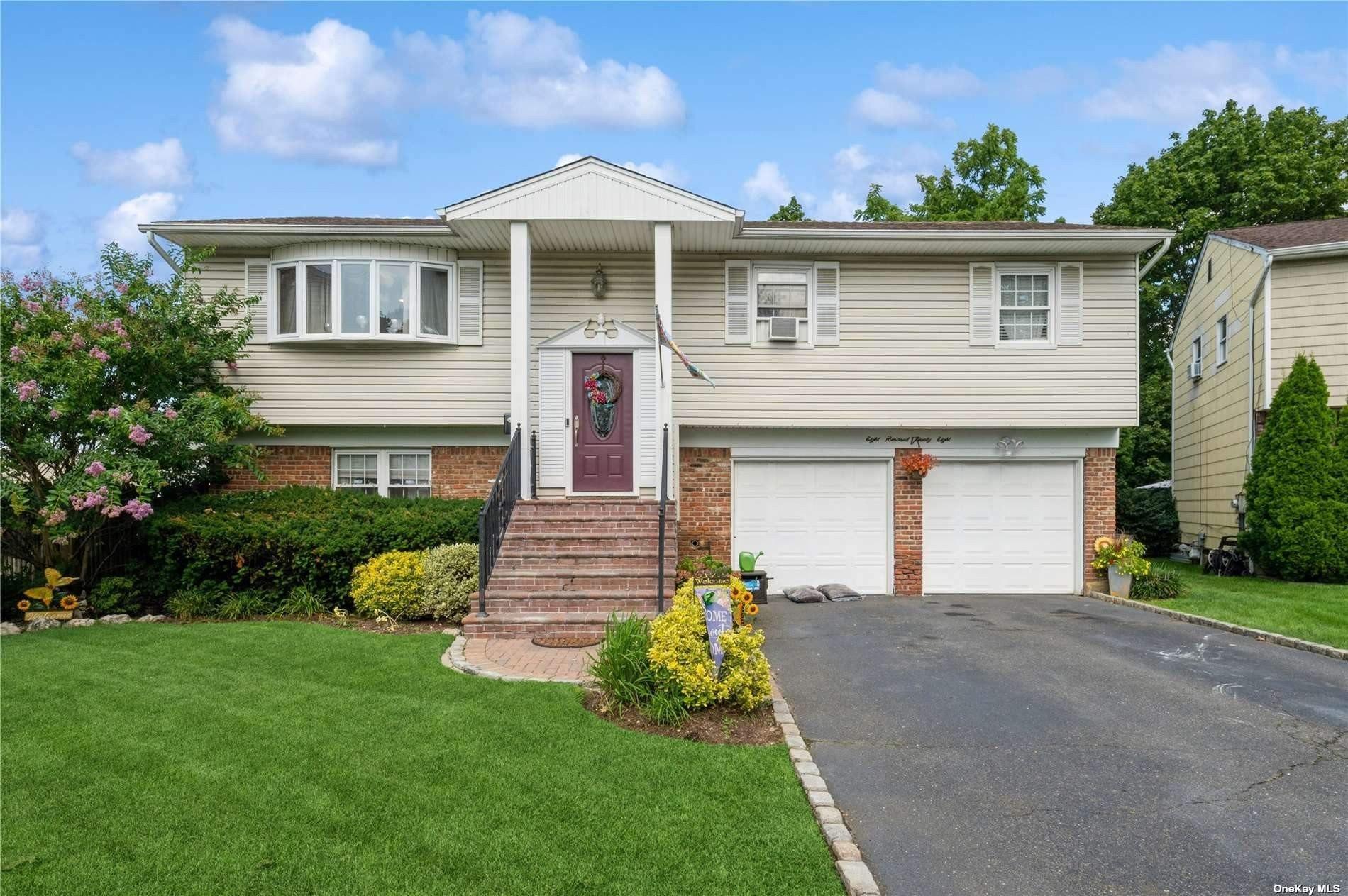 Robin Ct, Baldwin, NY 11510